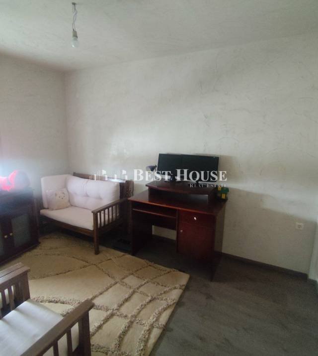 5 L7416 Nees Photo.jpg